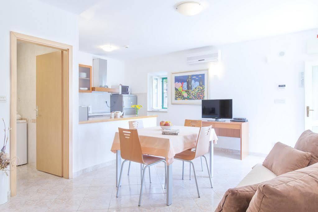 Villa Bonaca Perfect Location For A Holiday With Friends Or Family, Heated Pool Сумартин Экстерьер фото