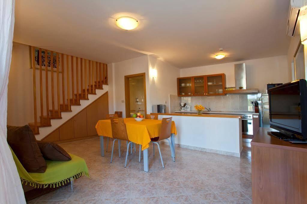 Villa Bonaca Perfect Location For A Holiday With Friends Or Family, Heated Pool Сумартин Экстерьер фото